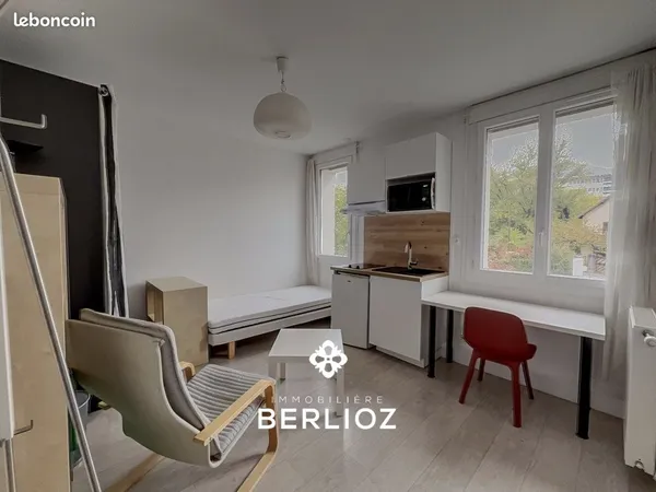 Studio 1 pièce 16 m² 