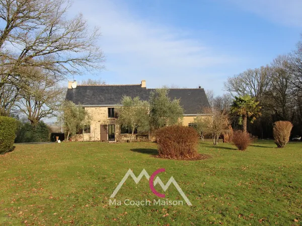 SEVERAC en village, longère 4 chambres sur 9000m2 