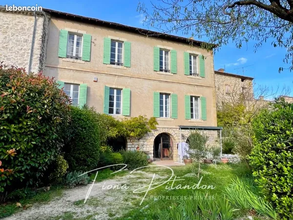 Maison 13 pièces 357 m² 