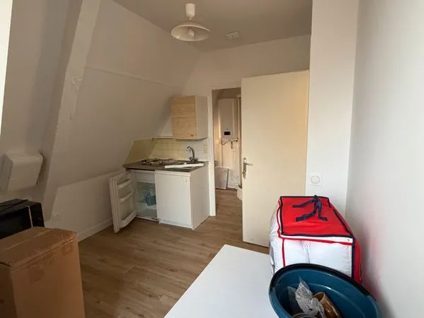 À Louer - Appartement meublé et situé centre de Saint-Méen-le-Grand 