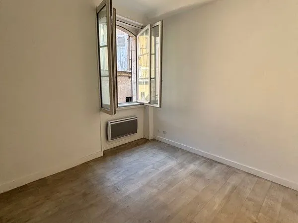 Appart t3 à à l'année 