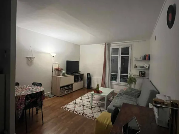 Loue chambre dans appartement en colocation 
