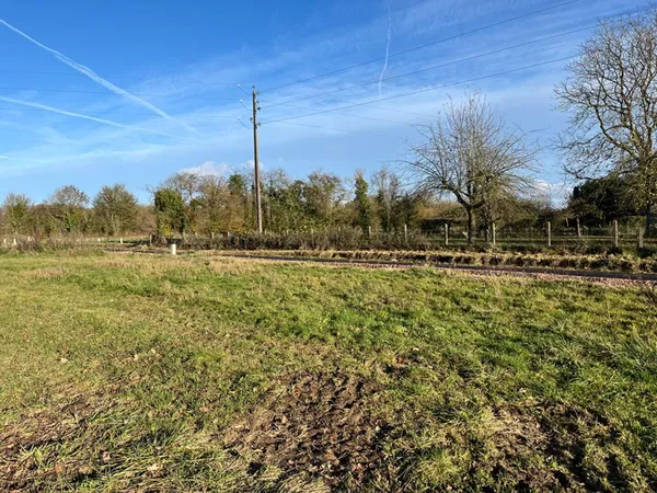NORON L'ABBAYE TERRAIN VIABILISE DE 696 m² 