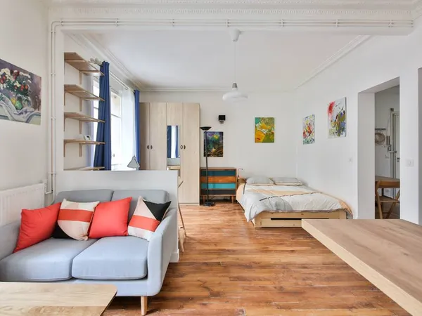 Vente grand studio rénové en plein coeur de Montmartre 