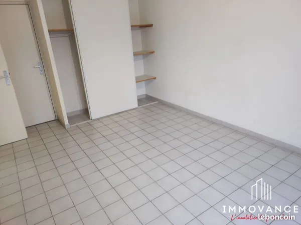 Studio 1 pièce 25 m² 