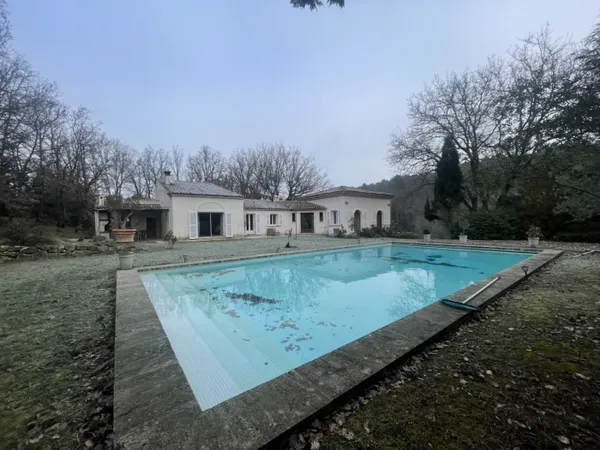 Maison meublée de type 7 dans un secteur recherché de Peynier - 