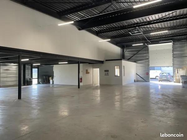 Local bureaux 610 m² 