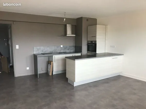 Appartement T2 50M2. ème Ascenseur balcon garage 