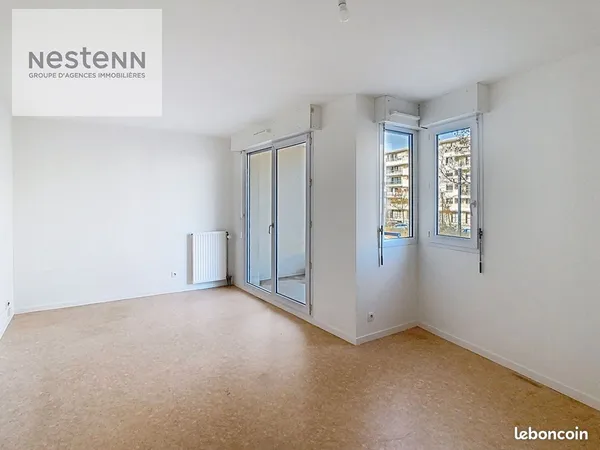 Studio 1 pièce 33 m² 