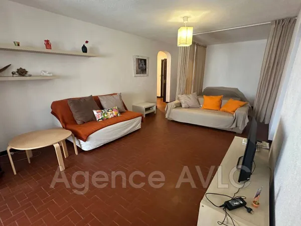 Studio 1 pièce 38 m² 