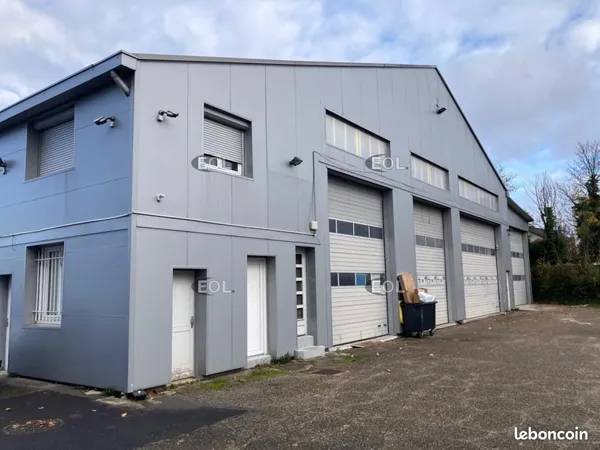 Local d'activité 344 m² 