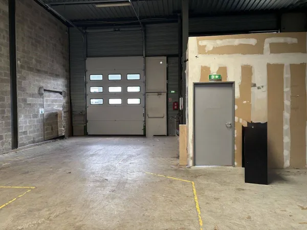Local d'activité 284 m² 