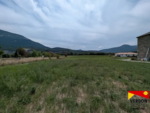 Terrain à bâtir de 910 m² 