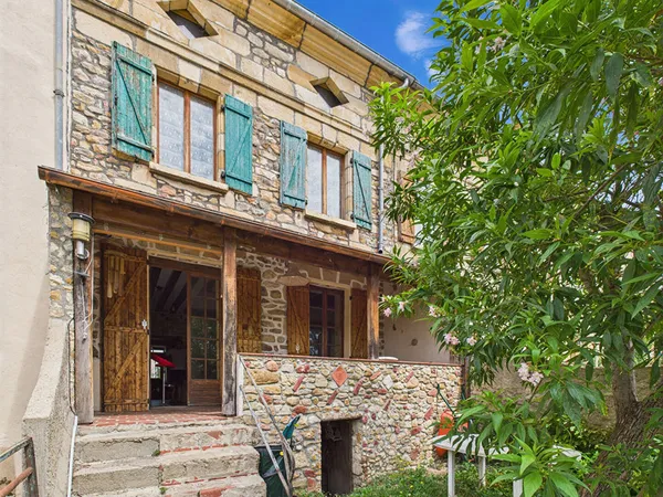 Profitez de cette opportunité ! -Maison de bourg pleine de charme à réinventer ! 