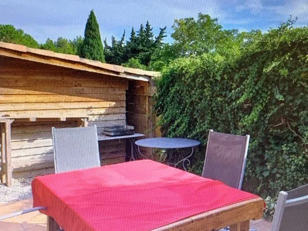 Studio climatisé avec terrasse 