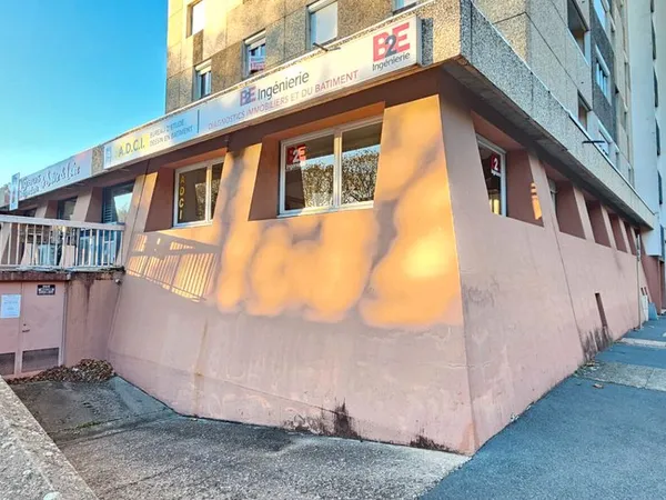Local 107 m² MACON 