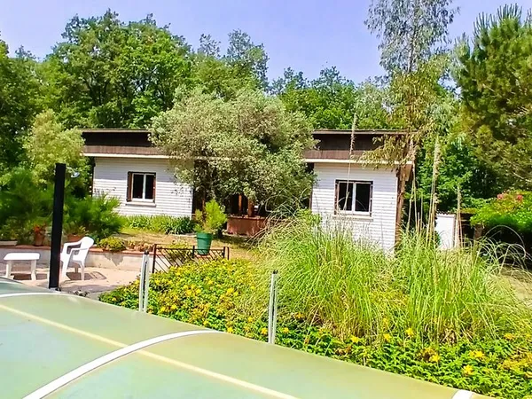 Particulier vd maison à Vacquiers, 3 chambres, terrain, piscine, annexes et garages 