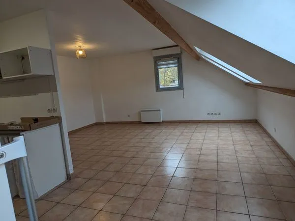 3 pièces - 35 mn Paris St Lazere (8ème) 62,5 m² (80 m² utile, 3ème et dernier étage) 