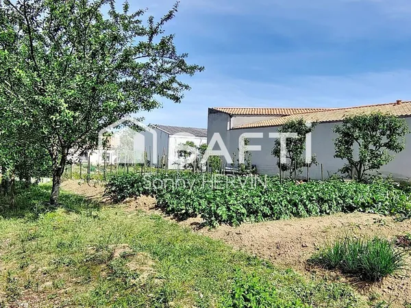 Terrain constructible - 700m² env. La Doubletiere 