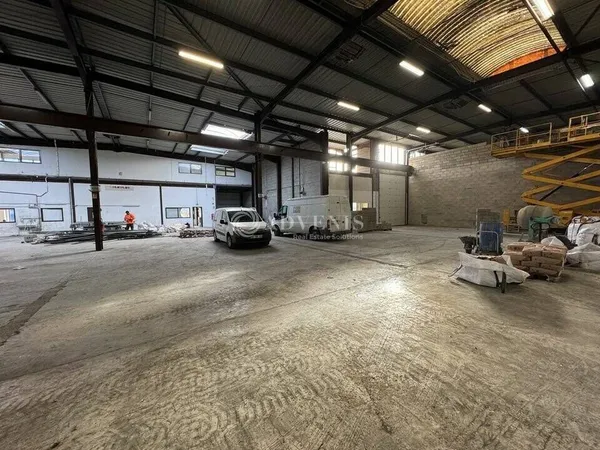 Local d'activité 1200 m² 