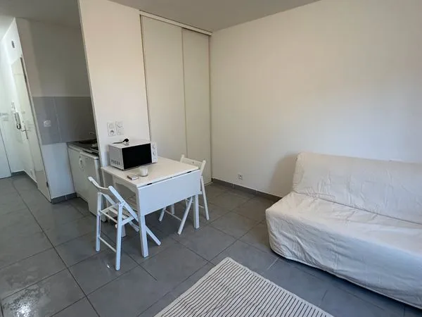 Studio meublé avec parking 