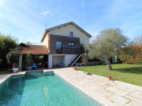 Villa 9 pièces 216 m² 