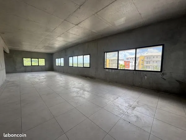 Bureaux 1 pièce 204 m² 