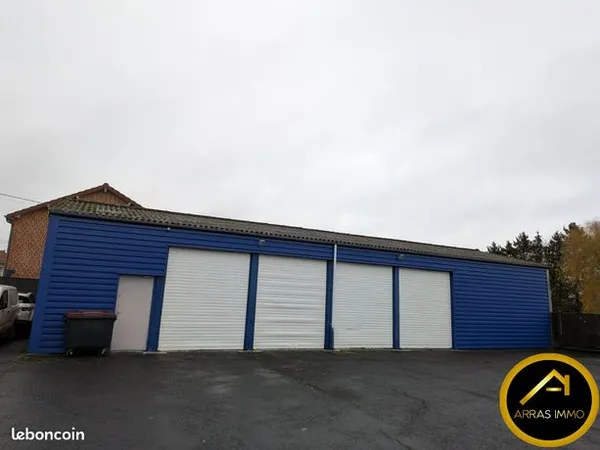 Bureau 4 pièces 348 m² 