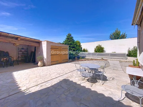 RARE ! Maison/appartement unique en plein centre ville avec piscine privée ! 