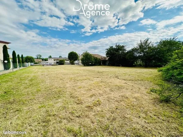 Terrain 933 m² 