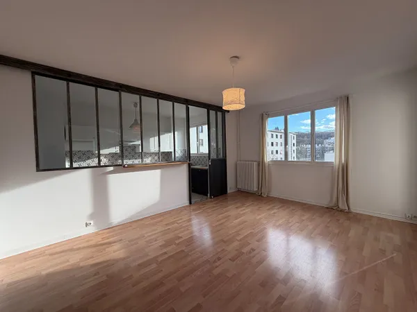 À louer -5 pièces - 94 m² - balcon -Ville-d'Avray (6ème étage avec ascenseur) 