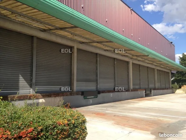 Local logistique 2 582 m² 