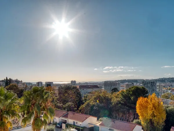 Nice Corniche Fleurie : 4 pièces en duplex - Dernier étage - Résidence confidentielle avec 