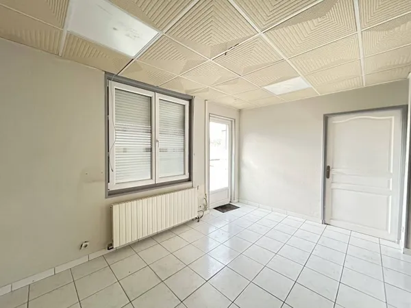 Local professionnel 160 m² 