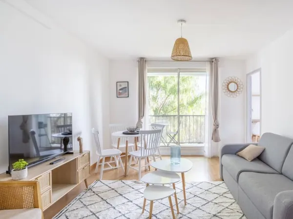 INVESTISSEUR Appartement Loué 5 pièce(s) 80 m² Balcon Meublé Proche La Timone 