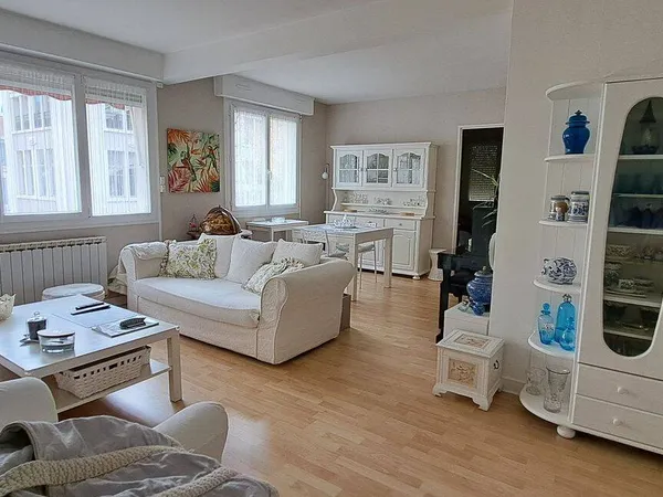 Appartement 1 pièce 83 m² 