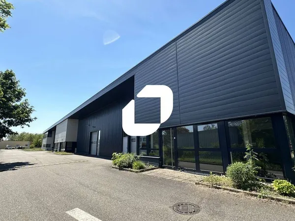 Local d'activité 326 m² 