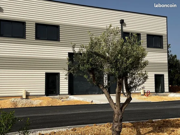 Local 231 m² Signes 
