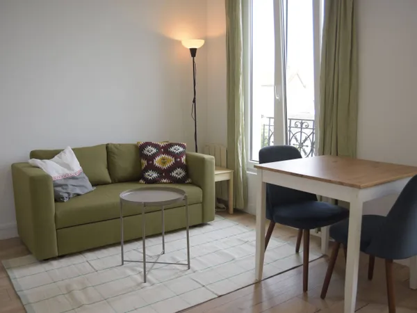 Beau 2 pièces lumineux de 29m² - Entièrement rénové, avec 2 caves 