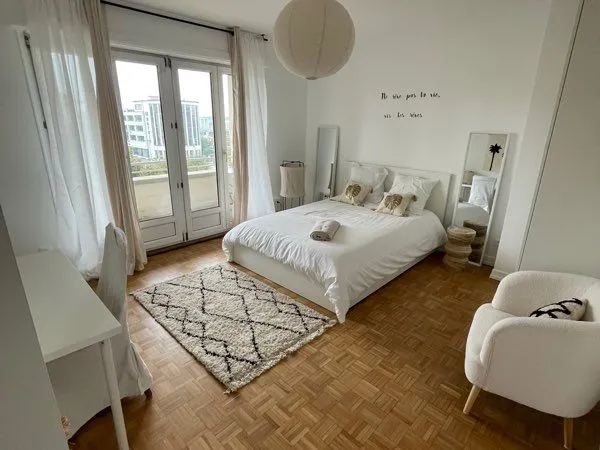 Particulier propose très belle chambre meublée 20m2 avec balcon privatif 