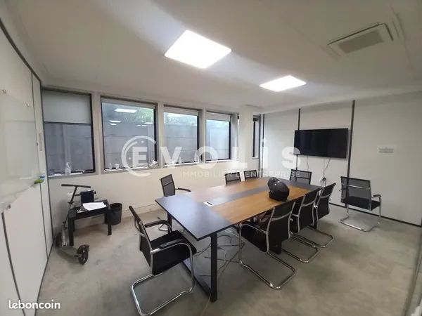 Bureaux 256 m² 