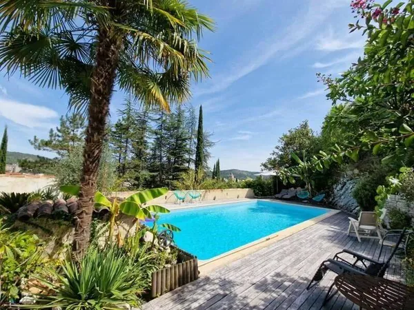 Maison 8 pièces 196 m² 