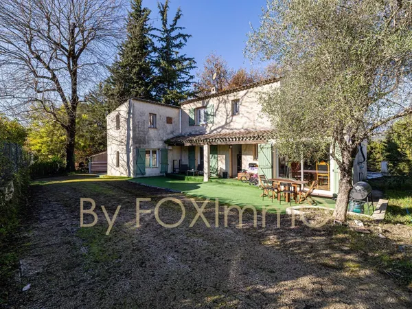 Maison à Villeneuve Loubet 6 pièces à rénover avec un fort potentiel, au calme absolu 
