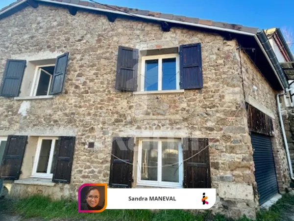 MAISON AVEC MATERIEL DE RENOVATION 