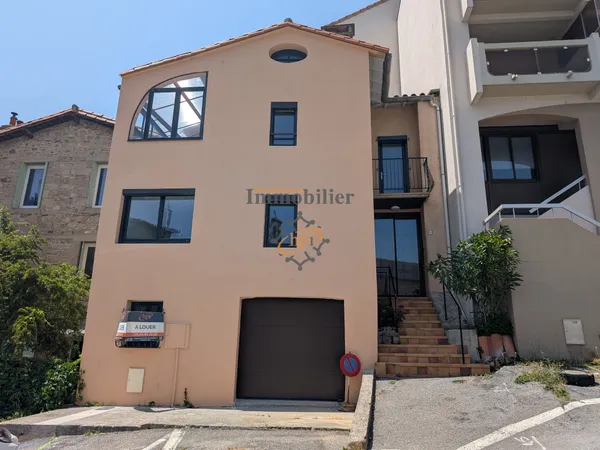 Saint Affrique, centre-ville, à louer maison de ville avec g 