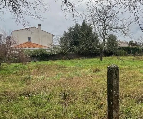 Terrain 1 680 m² Cenac 