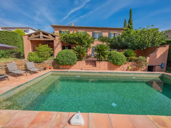 SUPERBE BASTIDE PROVENÇALE 