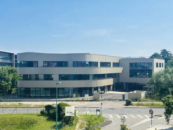 Bureaux 375 m² 
