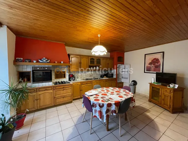 Maison de bourg avec 4 chambres sur grand terrain 