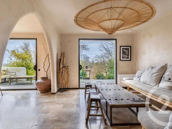 Maison 15 pièces 250 m² 